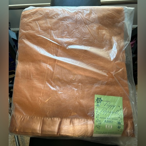 Peggy Pepperell Vintage Rayon & Nylon 72”X84” Blanket NWT!! - Picture 1 of 9